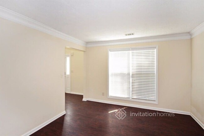 Building Photo - 6521 Carriage Ln