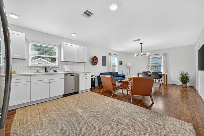 Foto del edificio - 2212 Rosewood St