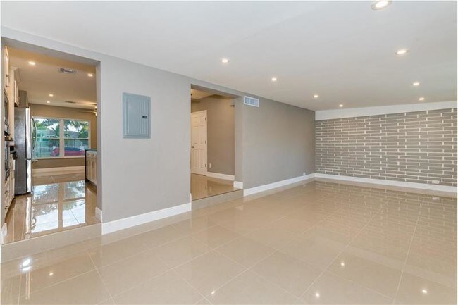 Foto del edificio - 1145 NE 155th St