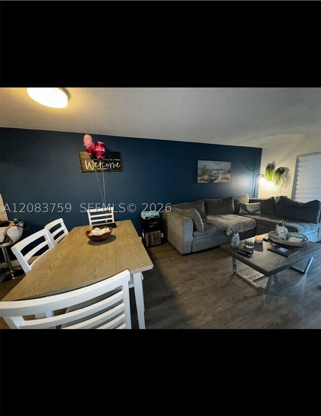 Foto del edificio - 9652 W McNab Rd