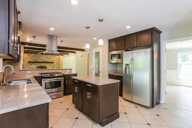 Foto del edificio - 2340 W 103rd St, Leawood, KS, 66206