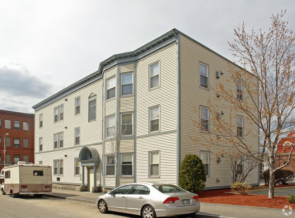 Building Photo - 298 Cedar St