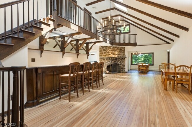 Foto del edificio - 8 Crosby Ln