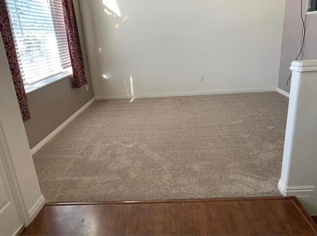 Building Photo - 7898 N Sparrowhawk Cir