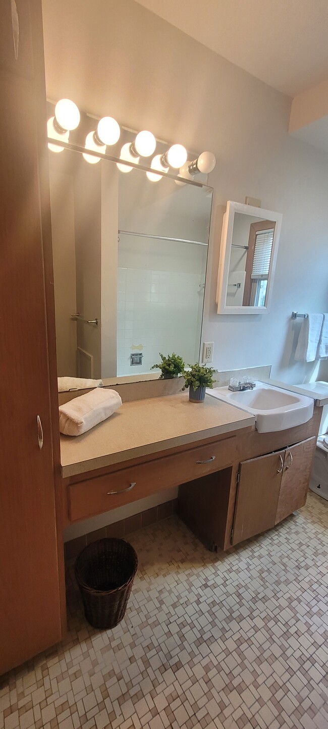 Building Photo - 926 High St