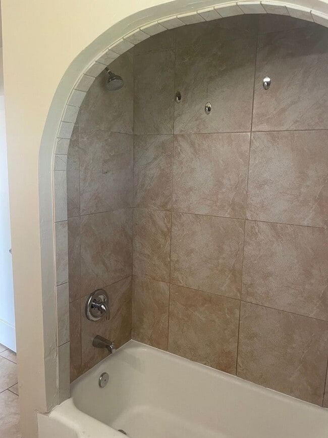 Foto del edificio - Available Soon!