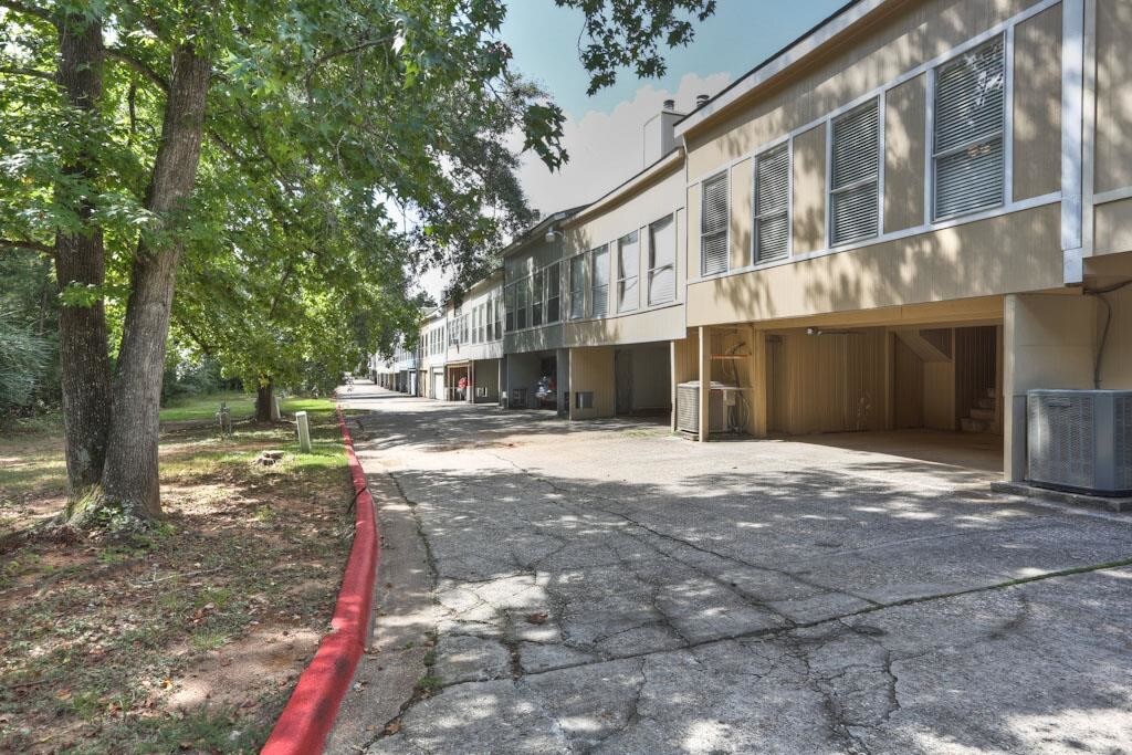 13 Lakeway St, Panorama Village, TX 77304 Townhome Rentals in