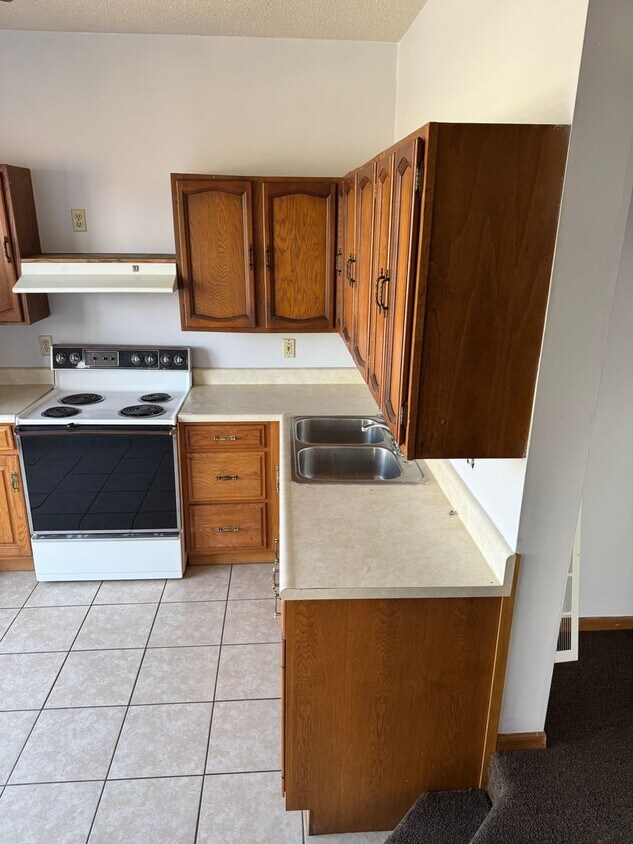 Primary Photo - 3 bedroom 1 bath second floor apartment