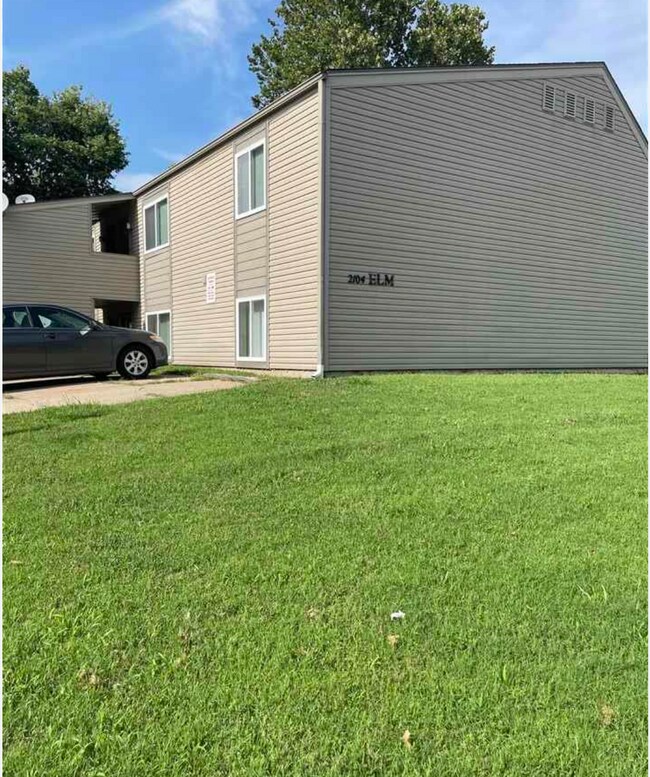 Foto del edificio - 2104 Elm Ln