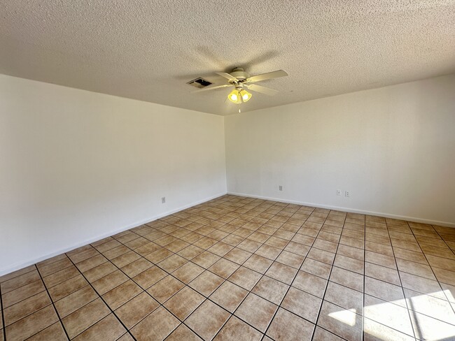 Foto del edificio - 606 Water Rd