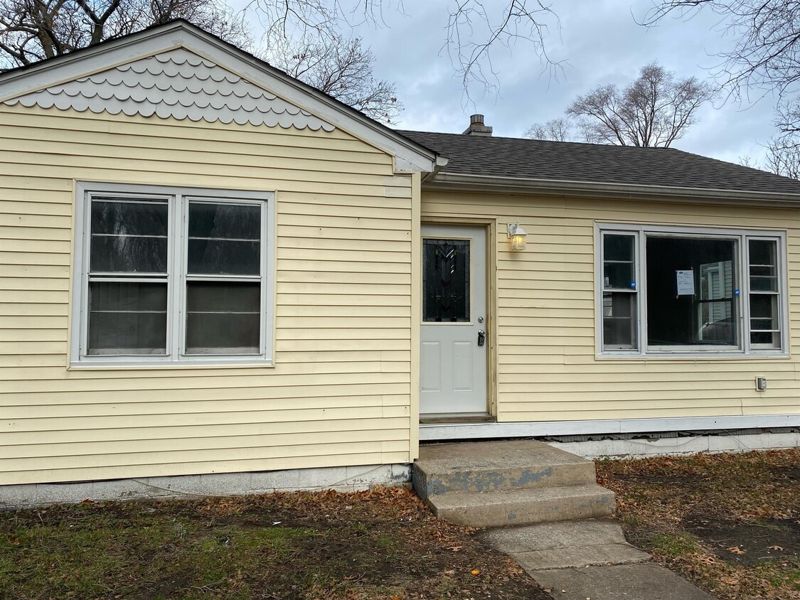 Primary Photo - 3740 Schneider St