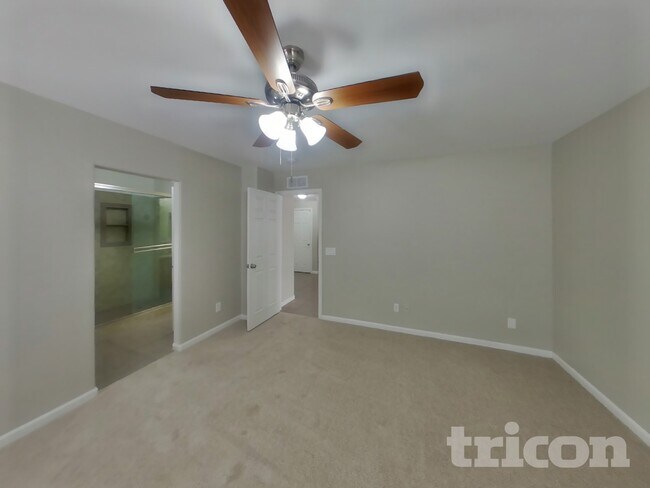 Foto del edificio - 11229 W Devonshire Ave