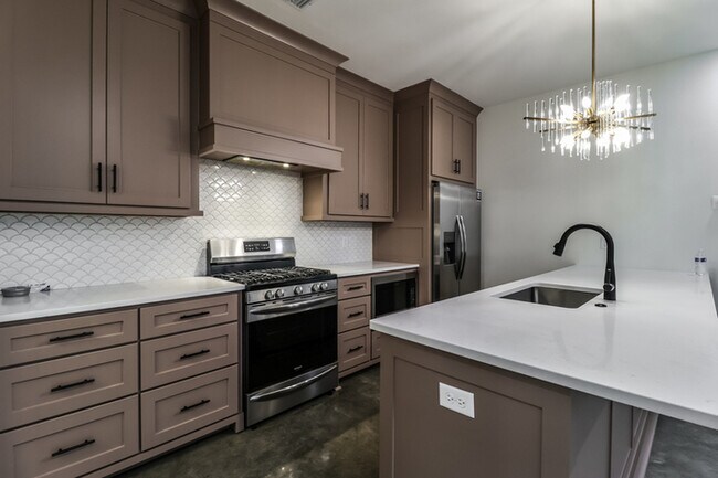 Building Photo - 16320 Lamarche Dr