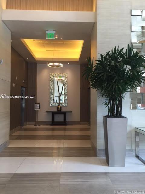 Foto del edificio - 999 SW 1st Ave