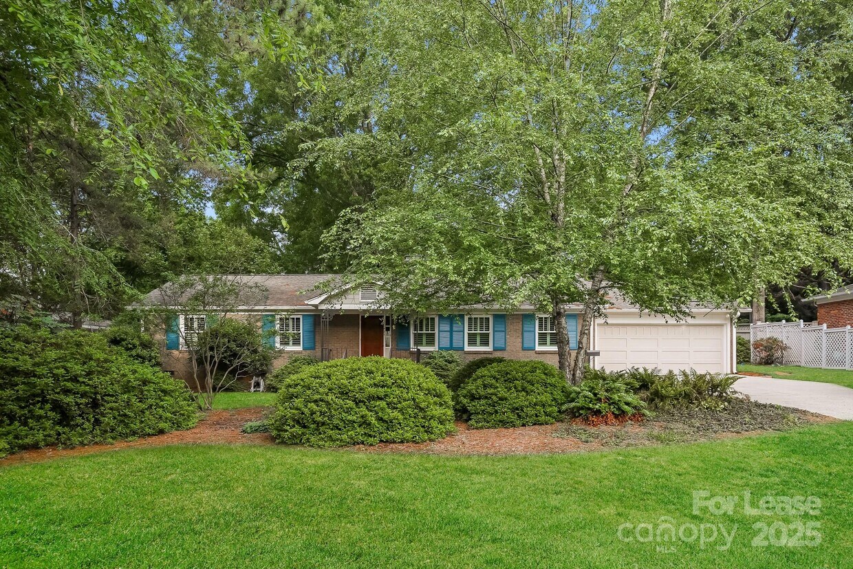 Foto principal - 421 Blairmore Dr