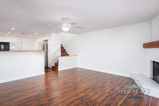 Foto del edificio - 424 Woodlawn Ave D