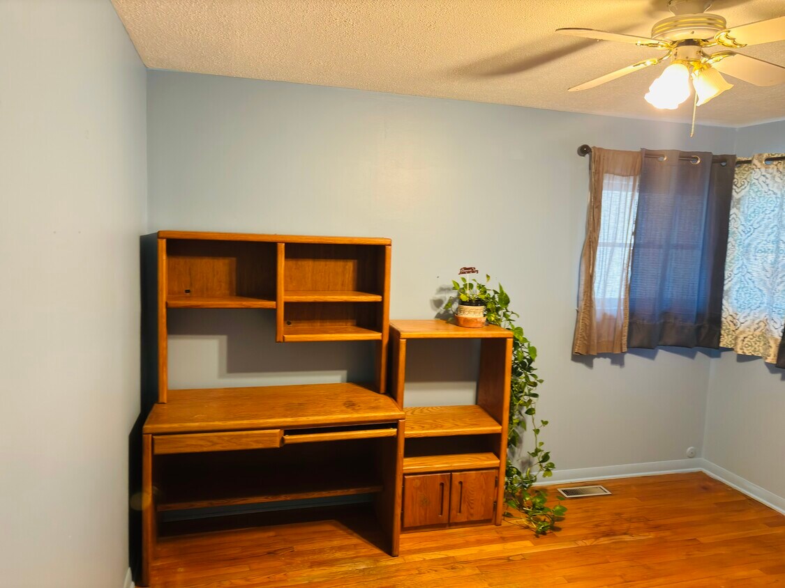 Foto principal - 8700 Central Ave