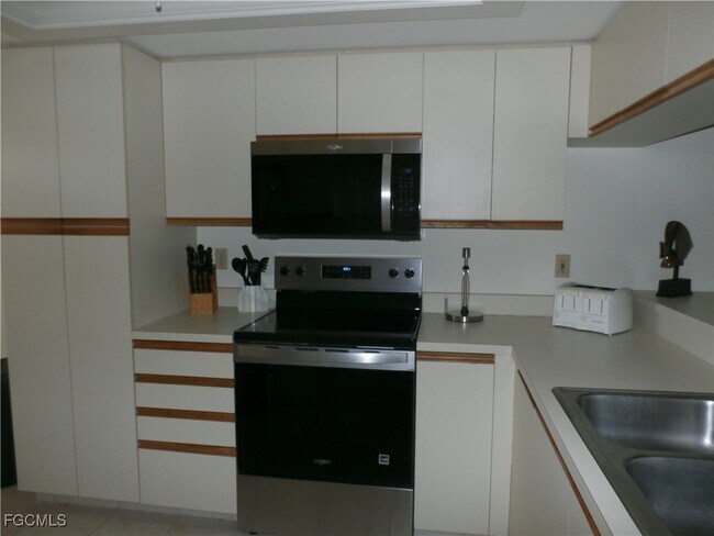Foto del edificio - 16500 Kelly Cove Dr