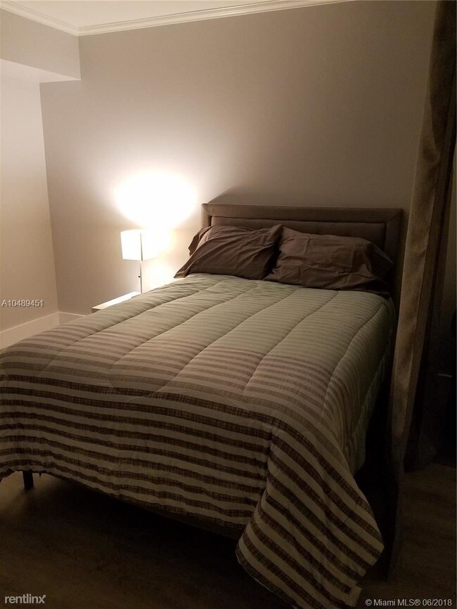 Foto del edificio - Studio, 1 bath  - 5731 Sunset Dr