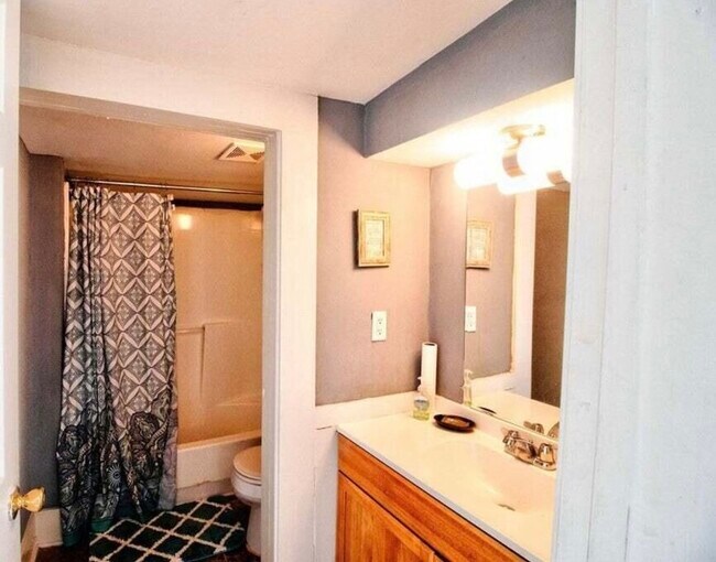 Building Photo - 209 Ellis St