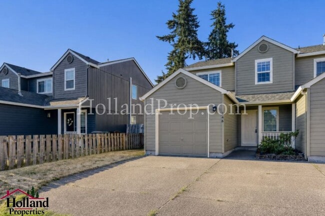 Building Photo - 146 NE Skylar St
