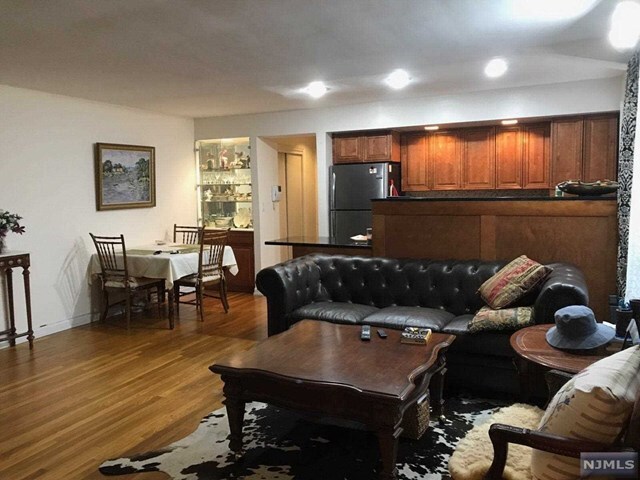 Foto principal - 2320 Linwood Ave