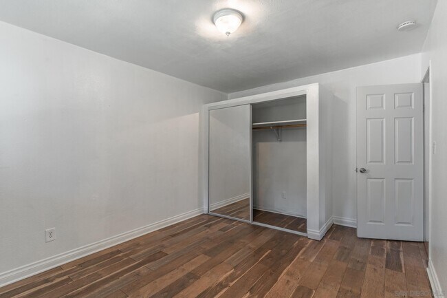 Building Photo - 511 W California Ave