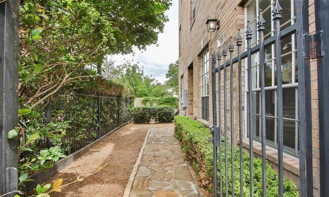Foto del edificio - 5207 Blossom St