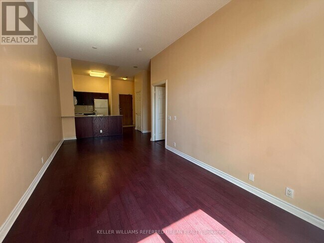 Photo du bâtiment - 1720 Eglinton Ave E