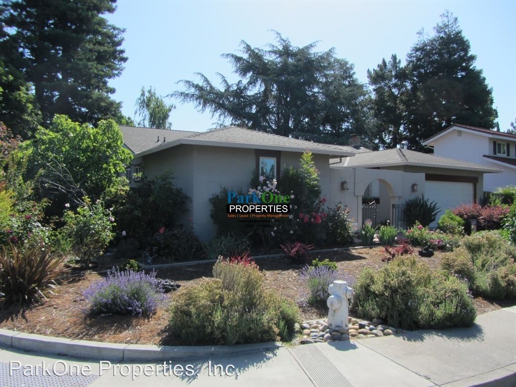 Primary Photo - 688 Persimmon Rd