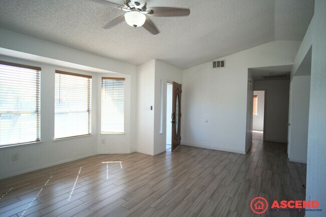 Foto del edificio - Cute Home in Southwest Bakersfield!