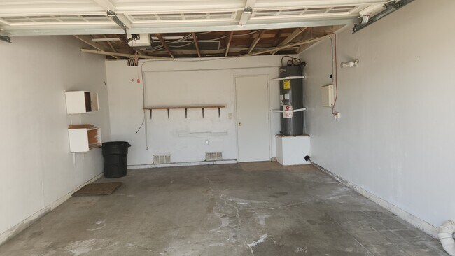 Oversized Garage - 27961 Winged Foot Dr