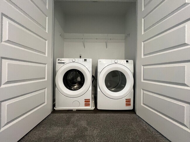 Foto del edificio - MOVE IN READY -3 Bed, 2.5 Bath 1 car garag...