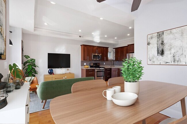 Building Photo - 502 Sumner St