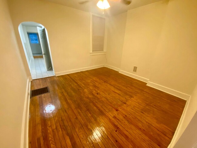 Foto del edificio - Beautifully Maintained 2br Hampden Townhom...