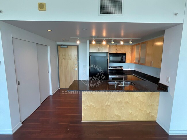 Building Photo - 8151 33rd Ave S