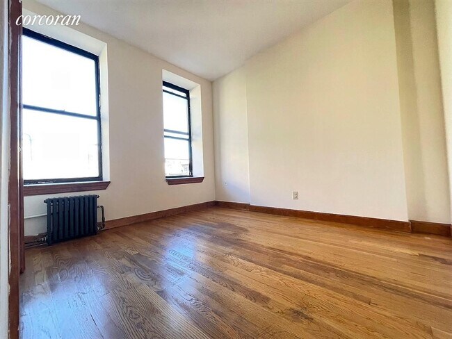 Building Photo - 364 W 116th St