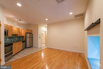 Building Photo - 415 S 19th St