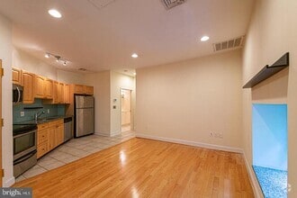 Building Photo - 415 S 19th St