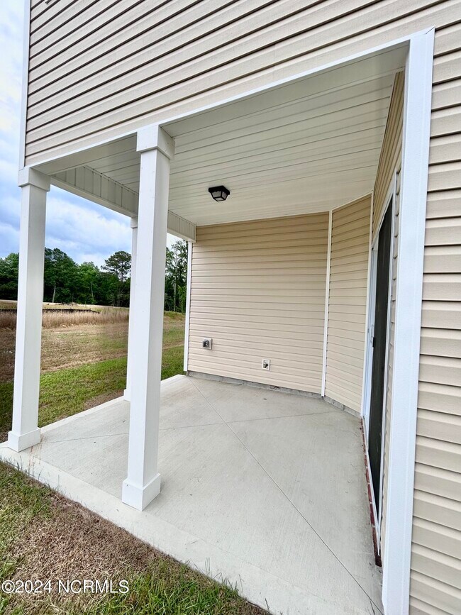 Building Photo - 245 Shallowbag Bay Ln