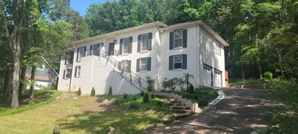 Building Photo - 1808 Mountainbrook Dr SE