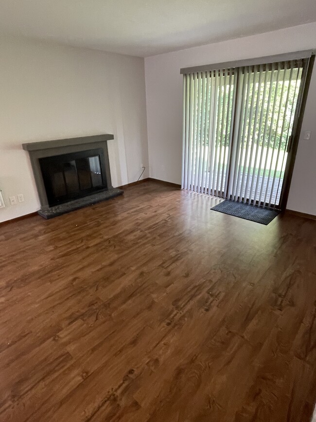 Living room - 4083 Applewood Ln