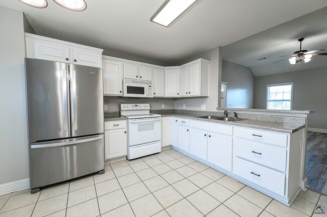 Building Photo - 307 Nile Ln