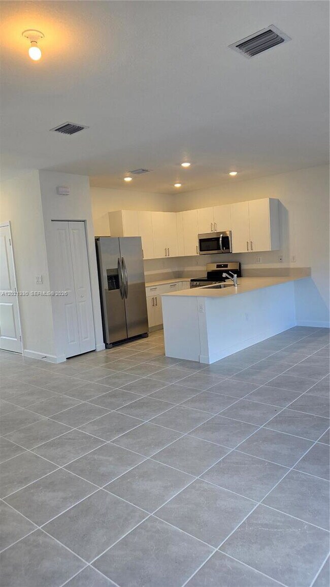 Foto del edificio - 713 SE 13th St Cir