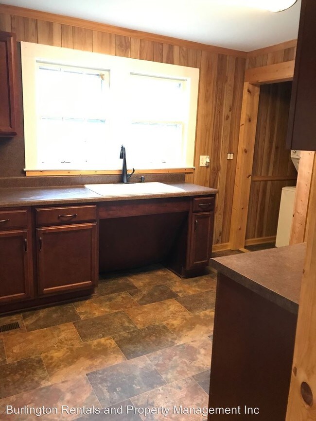 Building Photo - 2 br, 1 bath House - 311 Hawthorne Lane