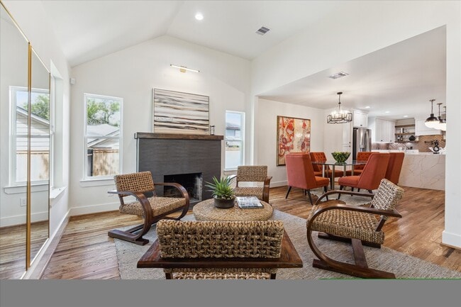 Building Photo - 805 English St