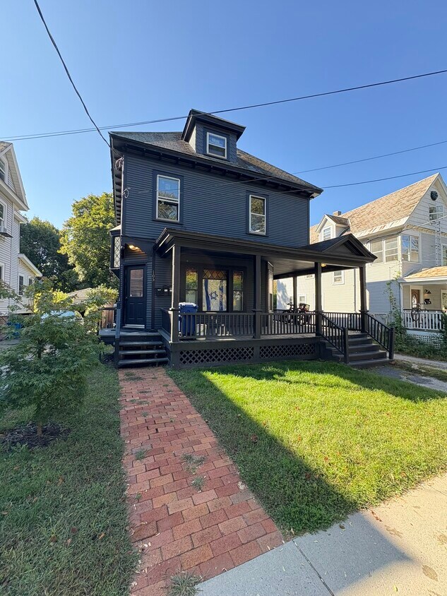 Foto principal - 105 Loomis St