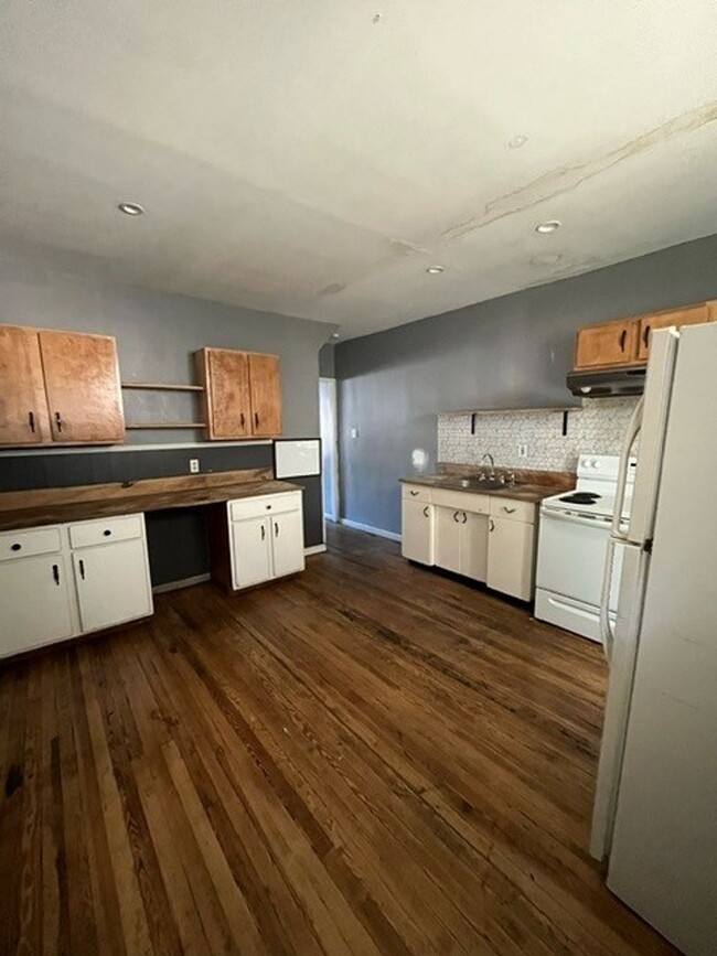 Building Photo - 3 bedroom 1 bathroom