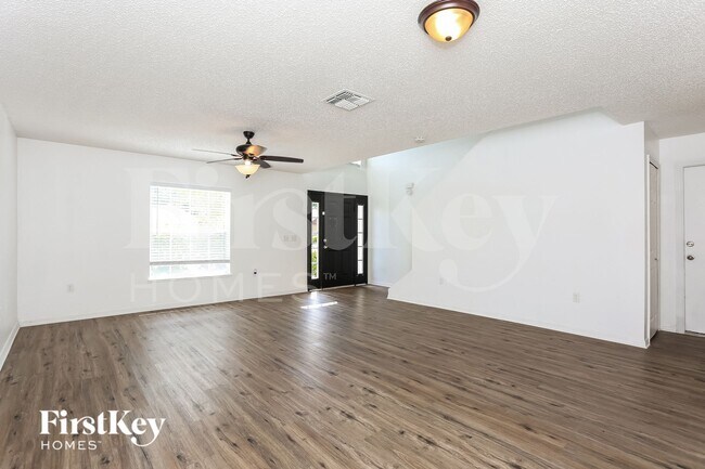 Foto del edificio - 4123 Woodley Creek Rd