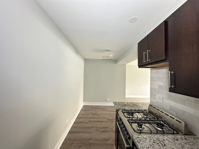 Foto del edificio - 448 W Barry Ave